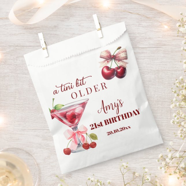 Chic A Tini Bit Older Cherry Martini 21st Birthday Geschenktütchen (Ausgeschnitten)