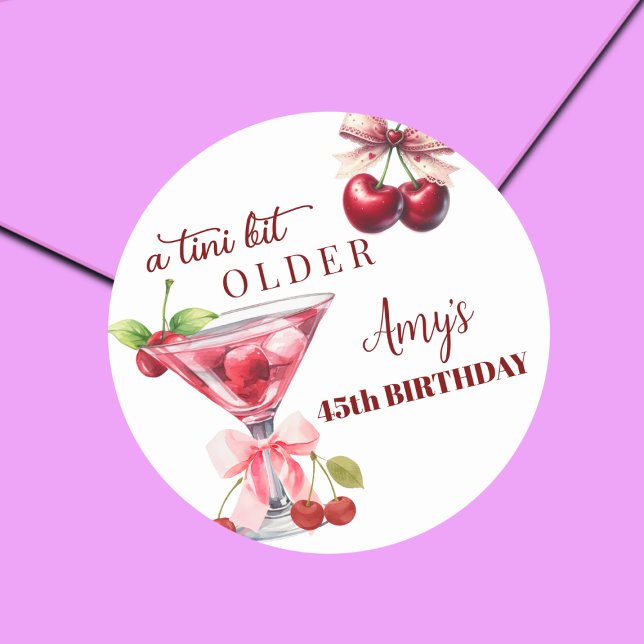 Chic A Tini Bit Older Cherry Martini 45. Geburtsta Runder Aufkleber (Von Creator hochgeladen)
