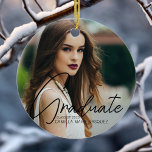 Chic Abschluss 2 Foto Script Overlay Weihnachten Keramik Ornament<br><div class="desc">Dieses schicke Weihnachtsgeschenk aus dem Abschluss besticht durch ein ausgeklügeltes,  handgeschriebenes,  schwarzes Drehbuch über ein trendiges Foto Ihres Absolventen. Passen Sie dieses moderne Studentengeschenk mit Ihrem Studienjahr und Namen und einem 2. vollen Foto auf der Rückseite an.</div>