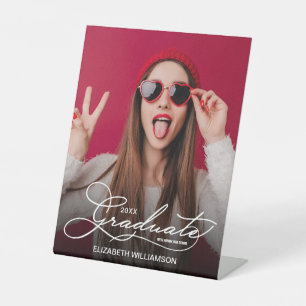 Chic-Abschluss-Skript Modernes Foto Sockelschild