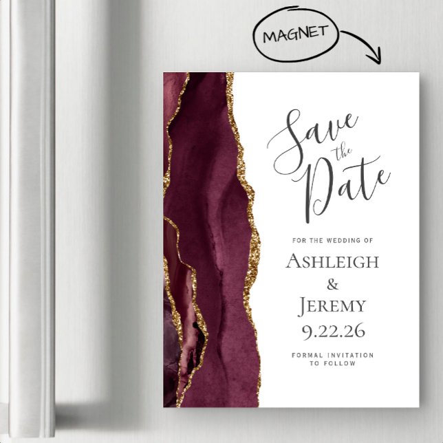 Chic Agate Burgundy Gold Magnetic Save the Date Magnetkarte (Von Creator hochgeladen)