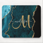 Chic Aquamarin Gold Agate Script Custom Monogram Mousepad<br><div class="desc">Fügen Sie Ihrem Zuhause-Büro oder Studentenwohnheim eine Touch Glitzer und Glanz mit diesem personalisierten, eleganten Mauskissen mit aquamarinem Akzent, der mit Imitaten mit goldenem Glitzer versehen ist. Personalisieren Sie Ihr Monogramm zunächst in handgeschriebenem modernen Skript mit Ihrem Namen oben. Ein einzigartiges Geschenk für Geburtstag, Urlaub und jeden besondere Anlass. Entworfen...</div>