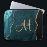Chic Aquamarin Gold Glitzer Agate Custom Monogram Laptopschutzhülle<br><div class="desc">Fügen Sie Ihrem Notebook eine Touch Glitzer und Glasur hinzu,  mit diesem individuellen Laptop-Ärmel mit einem aquamarinen Hintergrund,  der mit Imitaten goldenen Glitzer Akzent gesetzt ist. Personalisieren Sie Ihre Monogramm Initial-in-Handschrift Schrift Kalligraphie mit Ihrem Namen oben. Entworfen für Sie von Extreme T-Shirts!</div>