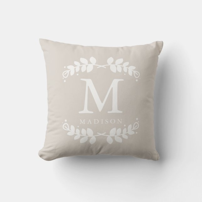Chic Beige Floral Frame Monogram Kissen (Vorderseite)
