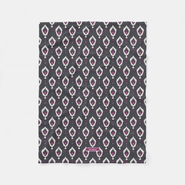 Chic Black and lila Ikat-Stammmuster Fleecedecke (Vorderseite)