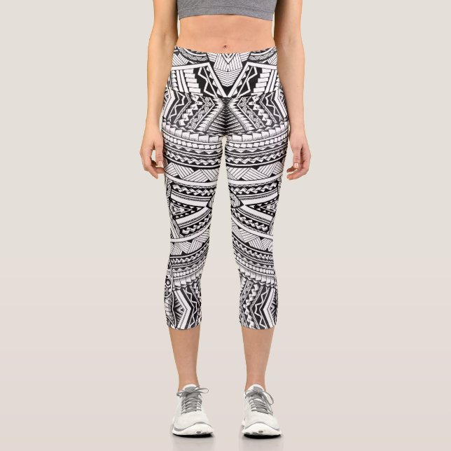 Chic Black and White Tribal Geometric Pattern Capri Leggings (Vorderseite)