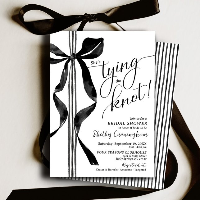 Chic Black Bow She's Tying The Knot Bridal Shower Einladung (Chic classy modern watercolor black bow and white striped ribbon She's Tying the Knot Bridal Shower)