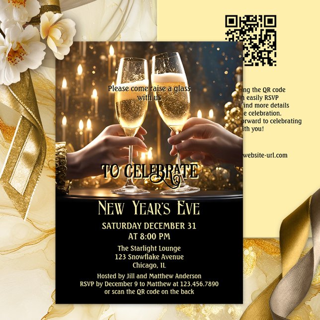 Chic Black Gold Sparkling Silvester Einladung (Festive chic gold and black New Year's Eve party invitation featuring a toast with sparkling wine)
