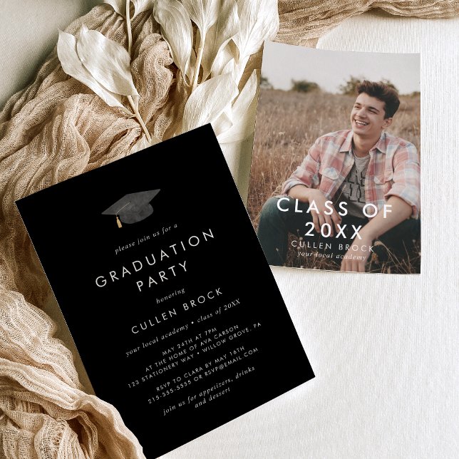 Chic Black Grad Cap Class of 2024 Foto Grad Party Einladung (Von Creator hochgeladen)