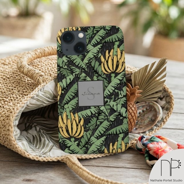 Chic Black Tropical Yellow Banana Leaf Muster Case-Mate iPhone Hülle (This Black Tropical Yellow Banana Leaf iPhone 13 Case features hand drawn botanical art and monogram)