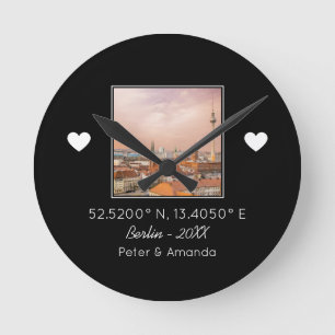 Chic Black & White First Date Keepake Boyfriend Runde Wanduhr