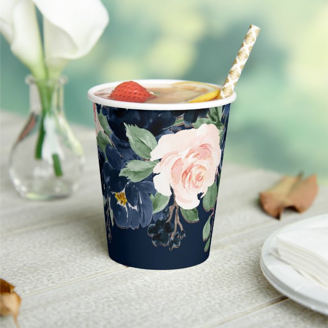 Chic Blooms | Dunkles Navy Blau und Rosa Rosa Blüt Pappbecher (In Situ)