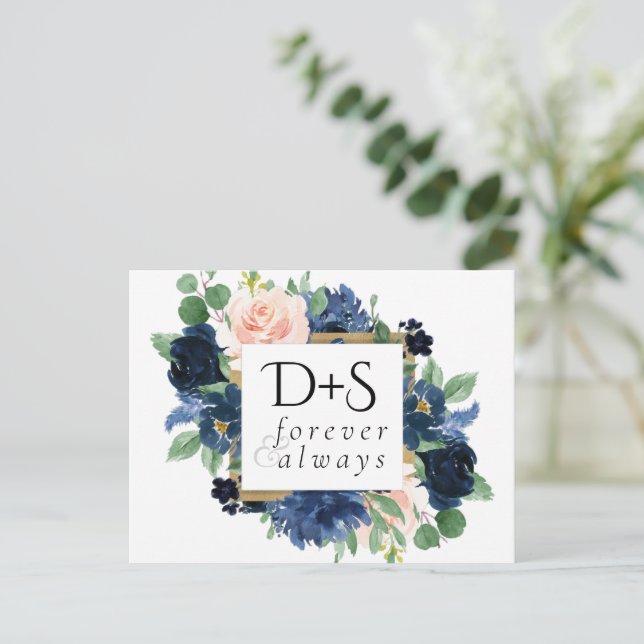 Chic Blooms | Romantische Hochzeit der Navy in Bla Ankündigungspostkarte (Stehend Vorderseite)