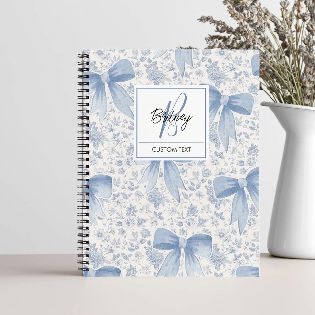 Chic Blue Floral With Bows Script Name Monogram Notizbuch (Von Creator hochgeladen)