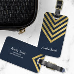 Chic Blue und Imitate Gold Geometric Luggage Tag Gepäckanhänger<br><div class="desc">Reisen Sie stilvoll mit diesem schicken, blauen Gepäckanhänger mit einem Imitat goldenes geometrisches Design. Auch in rot, schwarz und grün in meinem Geschäft -> www.zazzle.com/RosewoodandCitrus?rf=238364477188679314 Personalisieren Sie dieses Tag mit Ihren Informationen und für weitere Optionen, wie zum Ändern des Schriftartes und seine Größe Klicken Sie auf die Schaltfläche "Anpassen Sie...</div>