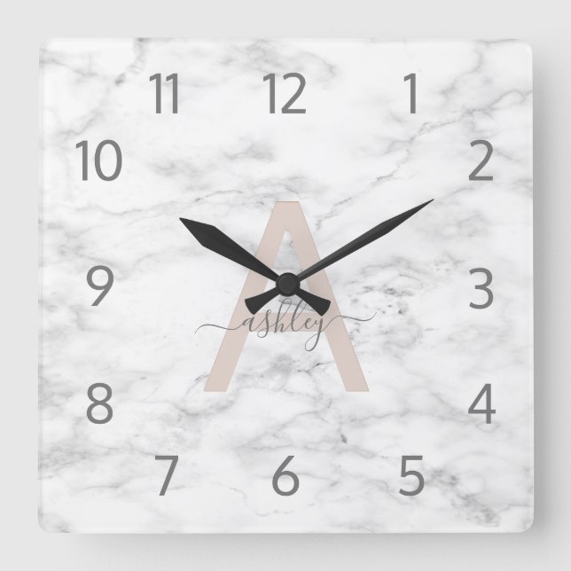 Chic Blush Pink White Marble Script Name Monogram Quadratische Wanduhr (Vorderseite)
