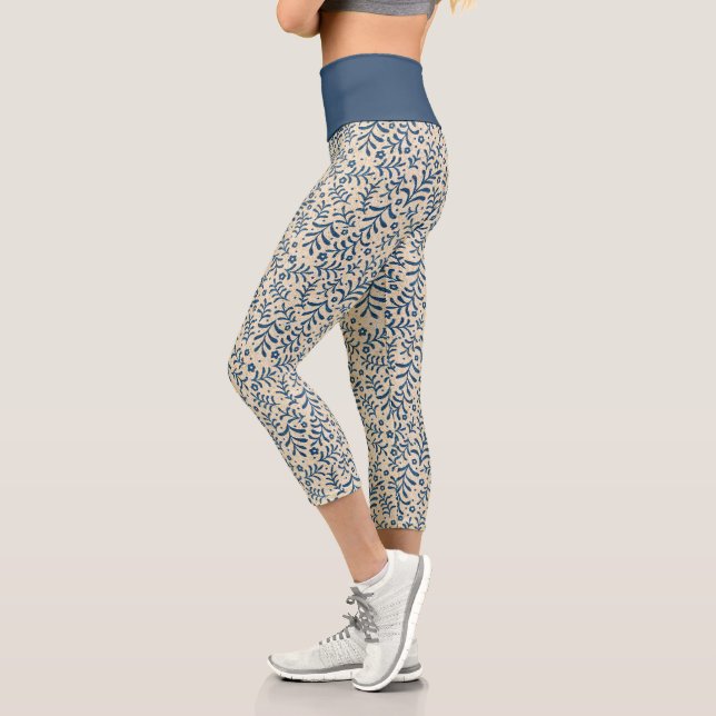 Chic Botanical Blue and Cream Muster Capri Leggings (Links)