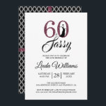 Chic Burgundy 60 und Sassy | 60. Geburtstagsparty Einladung<br><div class="desc">Das elegante Foto lädt Sie zum 60. Geburtstag ein und lassen Sie sich für Ihre 60. Geburtstagsfeier personalisieren. Die Wörter "60 und Sassy" in Schwarz und Bordeaux Glitzer sind Set mit moderner Typografie. Auf der Kartenrückseite ist ein geometrisches Schwarz-Weiß-Muster mit bordeauxroten Glitzer-Bändern. Wenn Sie Hilfe oder passende Produkte benötigen, kontaktieren...</div>