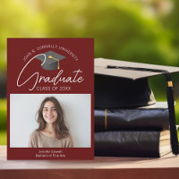 Chic Burgundy Graduate Foto 2025 Abschluss
