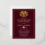 Chic Burgundy Red & Gold Masquerade Sweet 16 Party Folie Einladungspostkarte<br><div class="desc">Chic Burgundy Red & Gold Masquerade Sweet 16 Party Foil Postcard Einladungen. Mit einer goldenen Folienmaske oben vor einem bordeauxroten Hintergrund. Perfekt für eine moderne und dennoch schicke,  süße 16 Geburtstagsparty!</div>