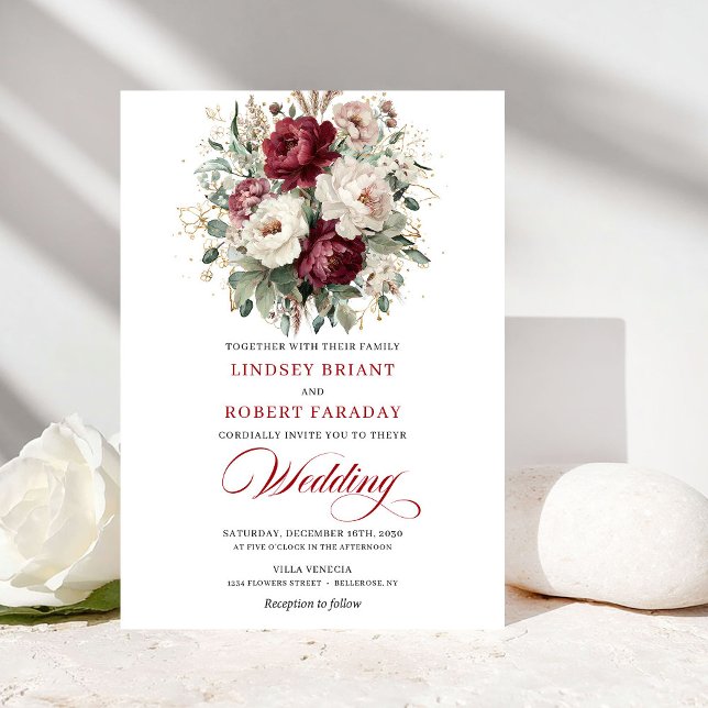 Chic Burgundy White Floral Eucalyptus Gold Wedding Einladung (Chic Burgundy White Floral Eucalyptus Wedding Invite)