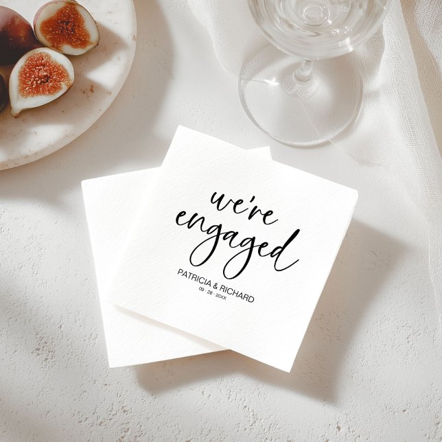 Chic Calligrafy Wir sind Verlobte Engagement Party Serviette (Von Creator hochgeladen)