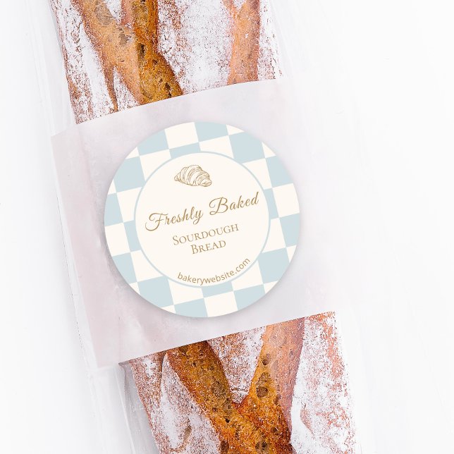 Chic Checkered Blue Croissant Bakery Product  Runder Aufkleber (Von Creator hochgeladen)