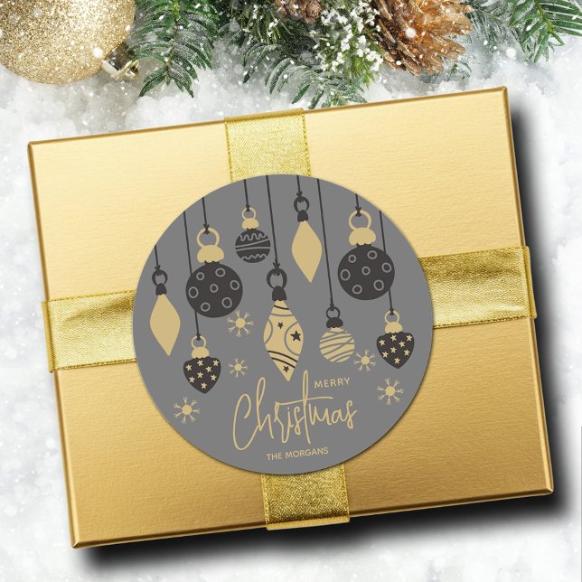 Chic Christmas Ornaments auf Grau Runder Aufkleber (Chic black and gold Christmas tree ornaments on grey round 3" sticker (1-1/2" available, too))