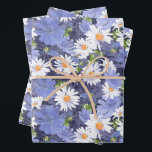 Chic Daisies Periwinkles Floral Geschenkpapier Set<br><div class="desc">Das elegante,  weiße Porzellan,  die Falten und die Blätter sind perfekt für jede Geschenkveranstaltung geeignet - ideal für Hochzeiten,  Brautpartys,  Geburtstage und Babyduschen.</div>