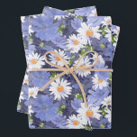Chic Daisies Periwinkles Floral Geschenkpapier Set<br><div class="desc">Das elegante,  weiße Porzellan,  die Falten und die Blätter sind perfekt für jede Geschenkveranstaltung geeignet - ideal für Hochzeiten,  Brautpartys,  Geburtstage und Babyduschen.</div>