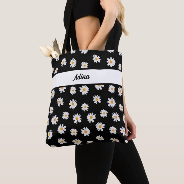 Chic Daisy-Blume-Muster auf schwarzem Hintergrund (Von Nahem)