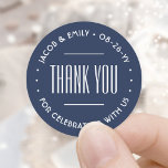 Chic Deko Typografie Danke Navy Blue & White Runder Aufkleber<br><div class="desc">Fügen Sie eine elegante Touch zu Hochzeit Dankeschön-Karten und Empfang-Gastgeschenke mit rund personalisierten Aufklebern / Umschlag Aufklebern. Alle Formulierungen auf dieser Vorlage sind einfach zu personalisieren für ein Brautparty, Jubiläum, Gelbverlängerung oder andere Anlässe. Der Text in einem Kreis kann in einen Namen und eine Adresse geändert werden, um schicke, moderne...</div>