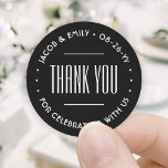 Chic Deko Typografie Vielen Dank Black & White Runder Aufkleber<br><div class="desc">Fügen Sie eine elegante Touch zu Hochzeit Dankeschön-Karten und Empfang-Gastgeschenke mit rund personalisierten Aufklebern / Umschlag Aufklebern. Alle Formulierungen auf dieser Vorlage sind einfach zu personalisieren für ein Brautparty, Jubiläum, Gelbverlängerung oder andere Anlässe. Der Text in einem Kreis kann in einen Namen und eine Adresse geändert werden, um schicke, moderne...</div>