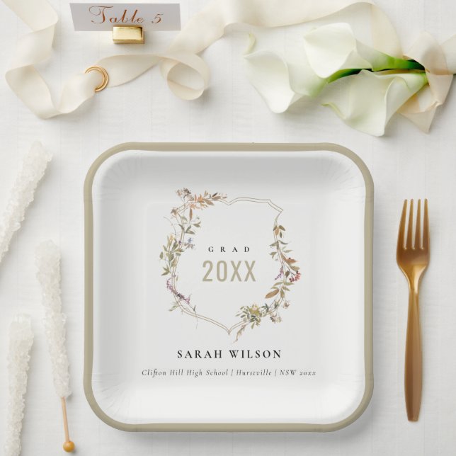 Chic Dusky Pink Blush Wildblume Wappen Abschluss Pappteller (Hochzeit)