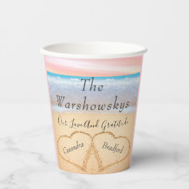 Chic Dusty Blue Beach Hochzeit 2 Herzen in Sand Pappbecher