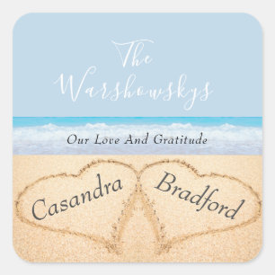 Chic Dusty Blue Beach Hochzeit 2 Herzen in Sand Quadratischer Aufkleber