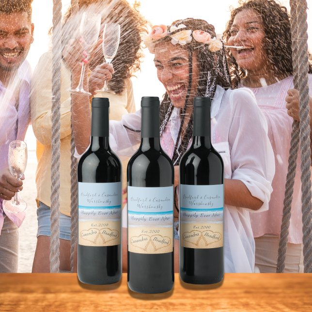 Chic Dusty Blue Beach Wedding 2 Heart Sand Weinetikett (Von Creator hochgeladen)