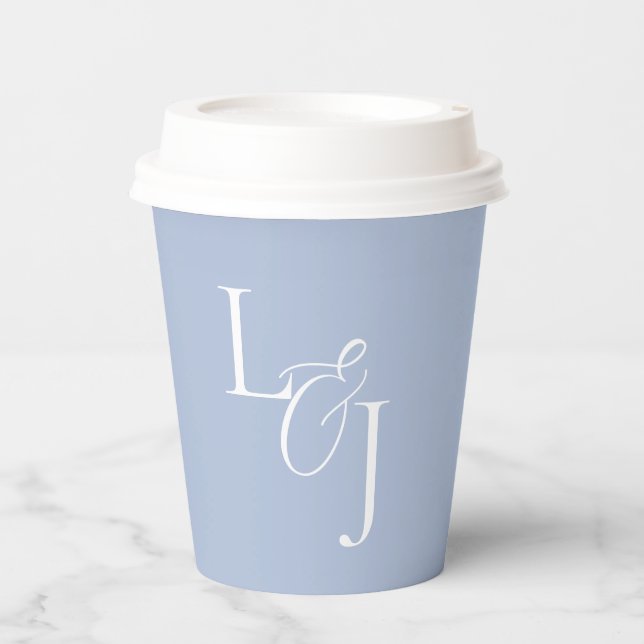 Chic Dusty Blue Monogram Script Event Wedding Pappbecher (Vorderseite)