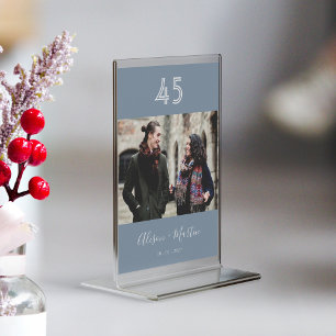 Chic Dusty Blue und White Hand Letter Wedding Tischnummer