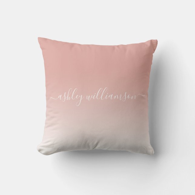 Chic Dusty Coral White Ombre Effect Monogram Name Kissen (Vorderseite)