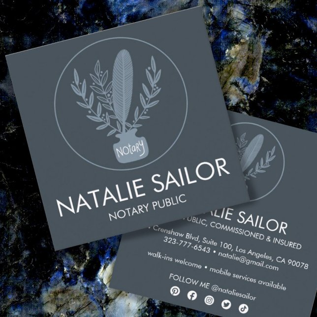 Chic Elegant Botanical Quill Logo Notary Public Quadratische Visitenkarte (Von Creator hochgeladen)