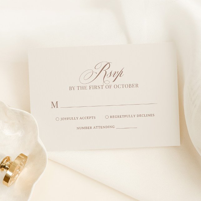 Chic Elegant Ivory and Taupe Luxe Neutral Wedding RSVP Karte (Von Creator hochgeladen)