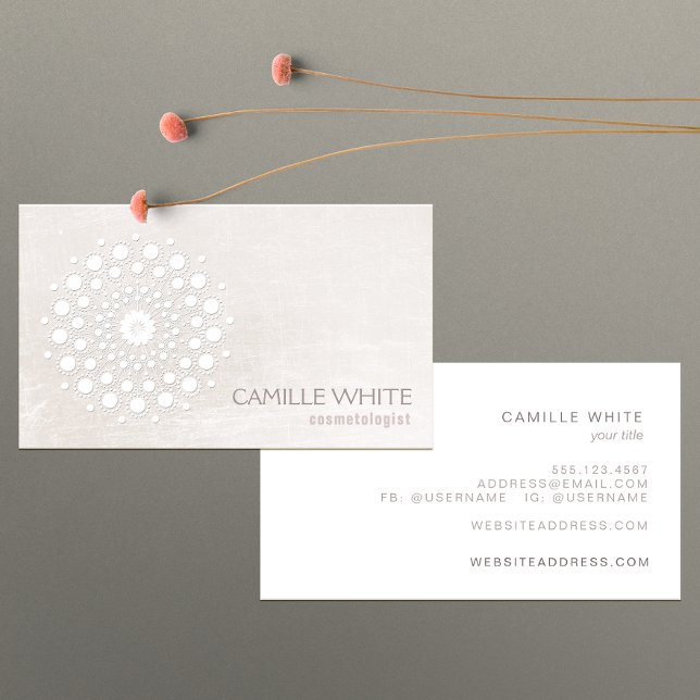 Chic Elegant White Circle Logo White Cosmetologe Visitenkarte (Von Creator hochgeladen)