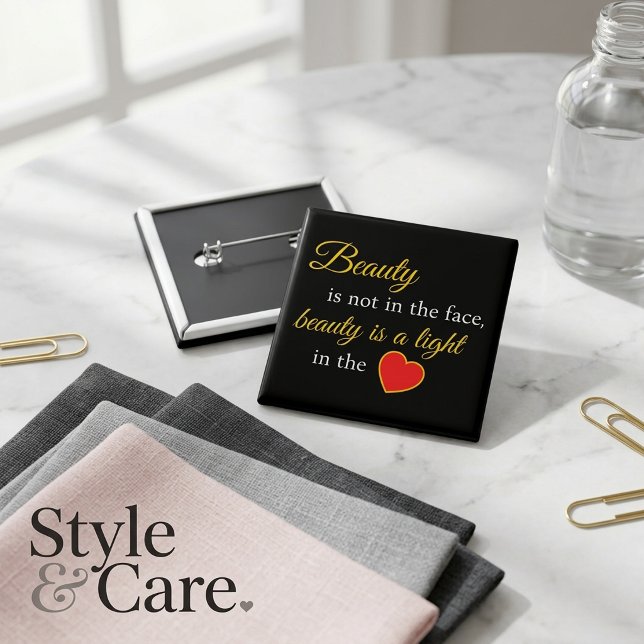 Chic & Empowering – Quadratischer Schönheitszitat- Button (Chic & Empowering – Square Beauty Quote Pin)