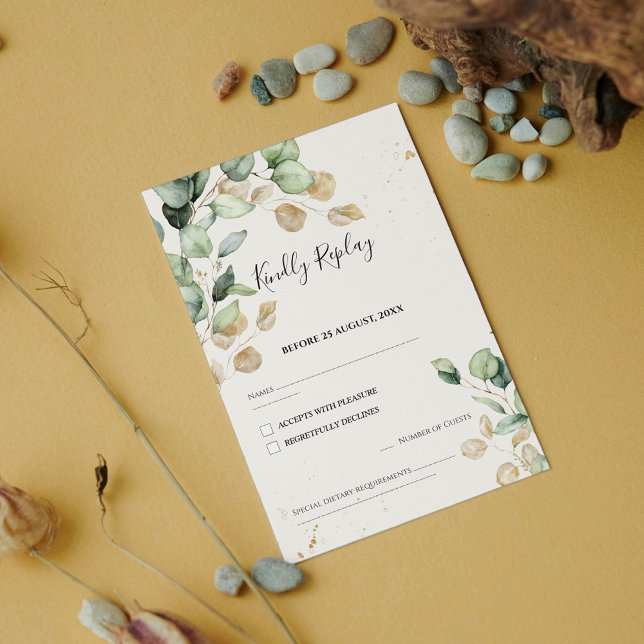 Chic Eukalyptus-Blätter mit Goldakzenten Hochzeit RSVP Karte (Von Creator hochgeladen)