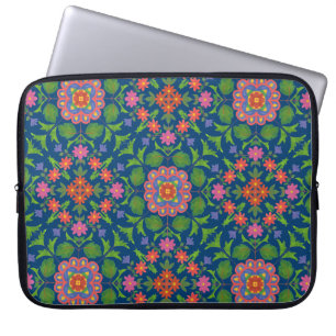 Chic Floral Rangoli auf Deep Blue Laptop Sleeve