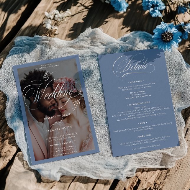Chic French Blue Script All in One Foto Wedding Einladung (Chic French Blue Script All in One Photo Wedding Invitation)