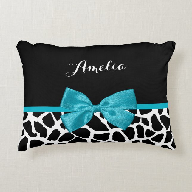 Chic Giraffe Print Aqua Blue Ribbon Bow mit Namen Zierkissen (Vorderseite)