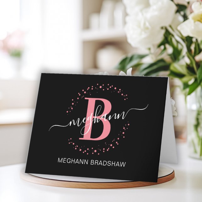 Chic Girly Modern Black Pink Name Script Monogram Dankeskarte (Von Creator hochgeladen)