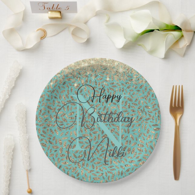 Chic Glittery Feathers Monogram Birthday Pappteller (Hochzeit)